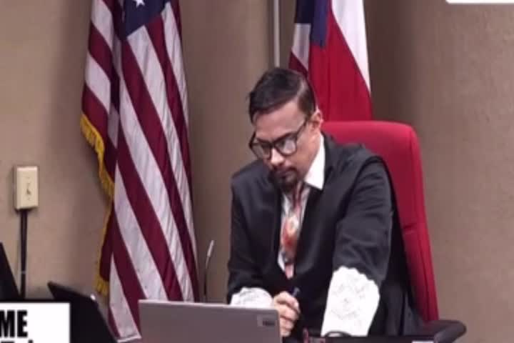 Video: Momento en que Juez de PR le da un "Chiqui Mangue" a una fiscal