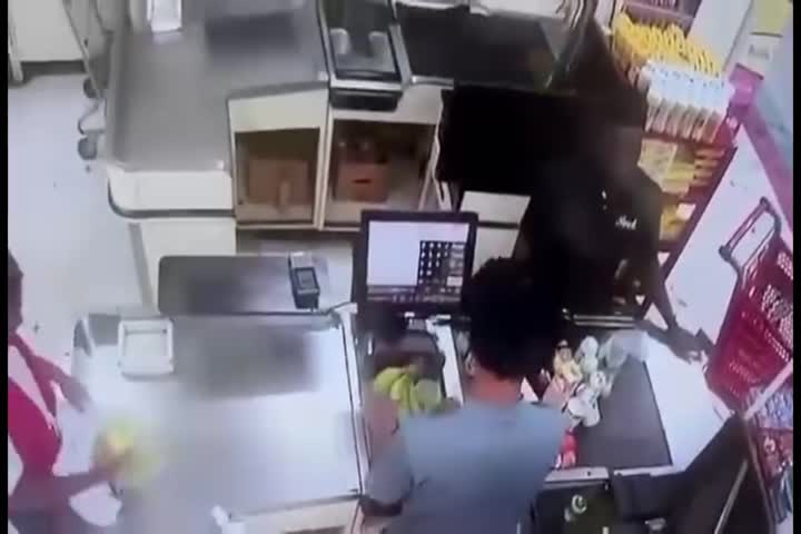 Video Viral: Salía de hacer compras en Econo de Barrio Obrero y lo pilló el ICE
