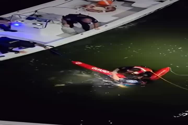 Video: En video momento en que Bombero de Carolina se lanza al agua y salva a mujer en el Teodoro Moscoso