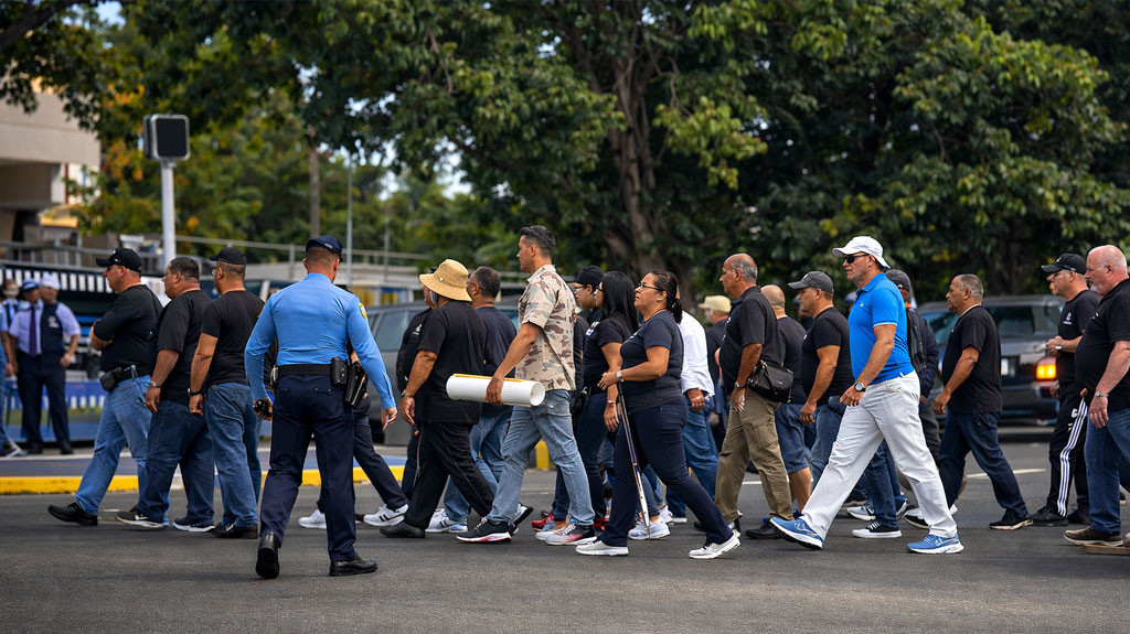 Video: Policías se manifiestan frente a cuartel general para exigir aumento salarial y retiro digno
