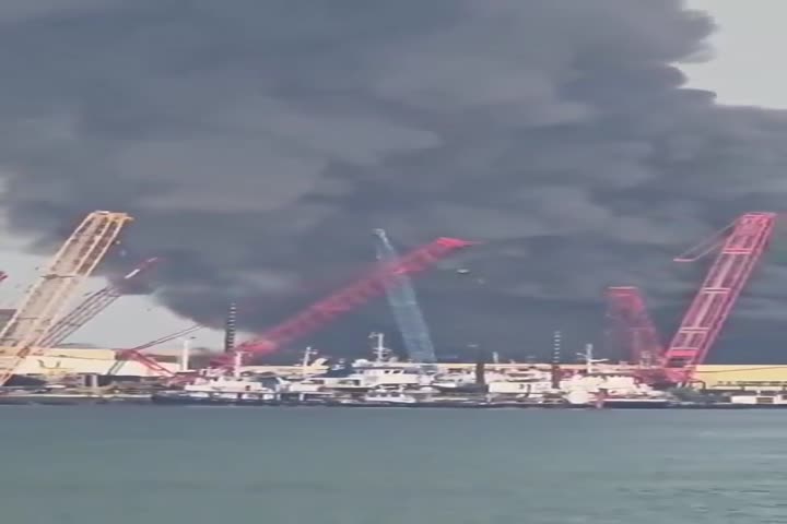 VIDEO: Denso humo se eleva desde una base naval de EE.UU. en Baréin tras ataque de Irán