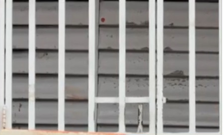 Video: Arrestan a hombre acusado de apuñalar a su pareja en el rostro frente a un menor en San Lorenzo