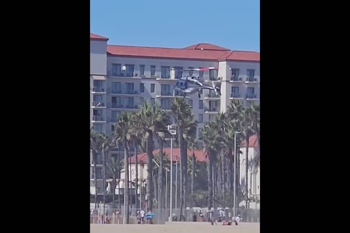Video: Cinco hospitalizados tras caída de helicóptero en Huntington Beach, California