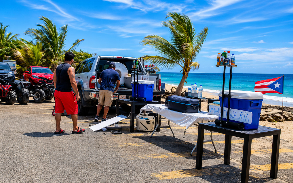 Video: Boricua y turista se dan par de Cantazos en playa Crash Boat de Aguadilla