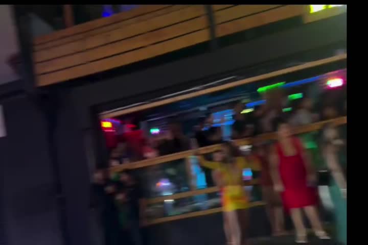 Video: Cuando los turistas piensan que son dueños de las calles en la placita, ahí están los municipales que les dejan saber que No