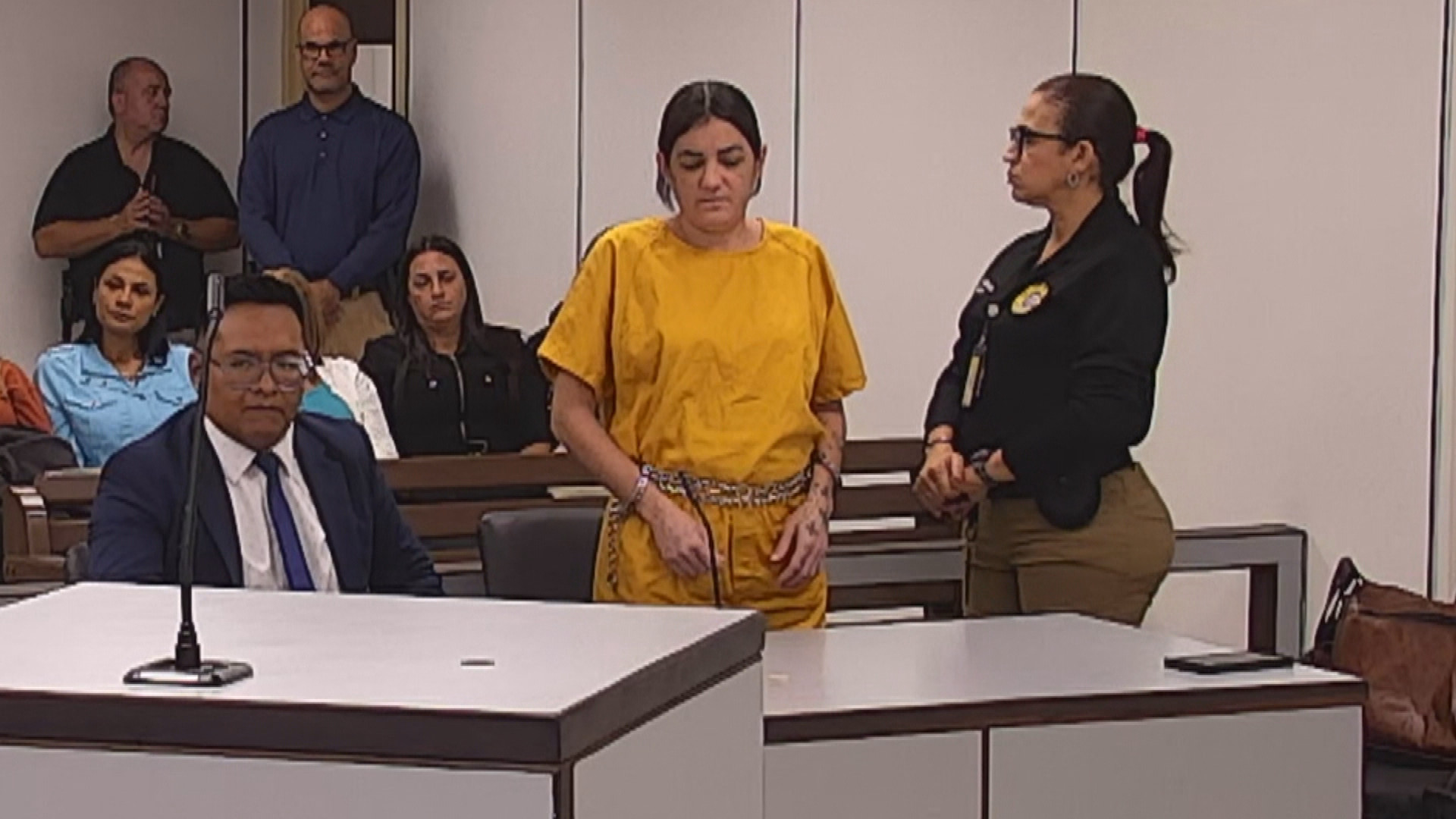 Video: Jueza notificará por escrito fallo sobre desestimación de cargos de Elvia Cabrera