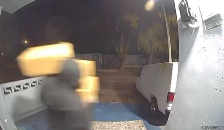 Video: Captado en video: sujetos roban tienda de electrónicos en Bayamón
