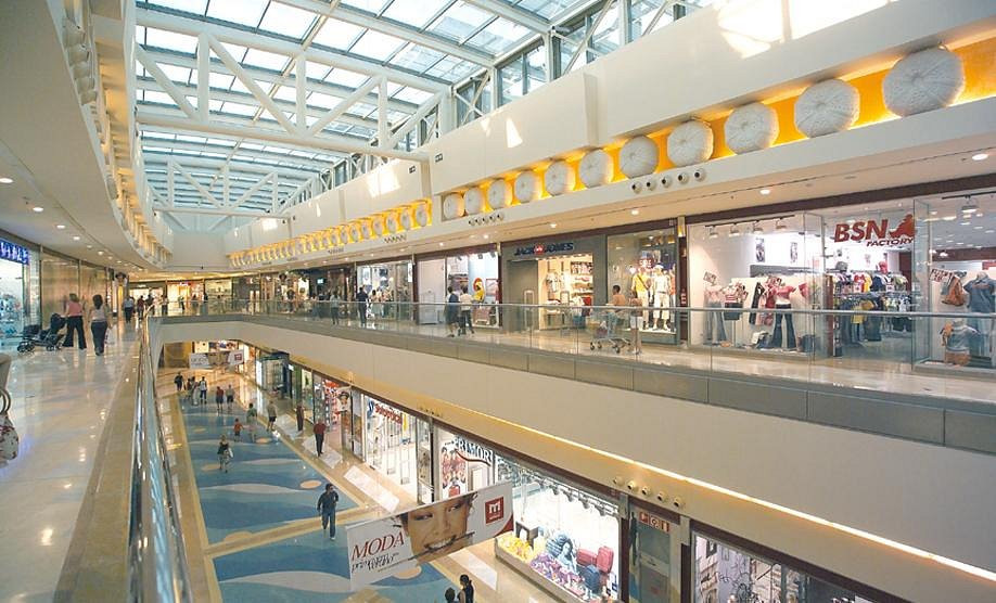 Video Viral: Mujer sorprende a su pareja con otra en centro comercial de Barranquilla en Colombia