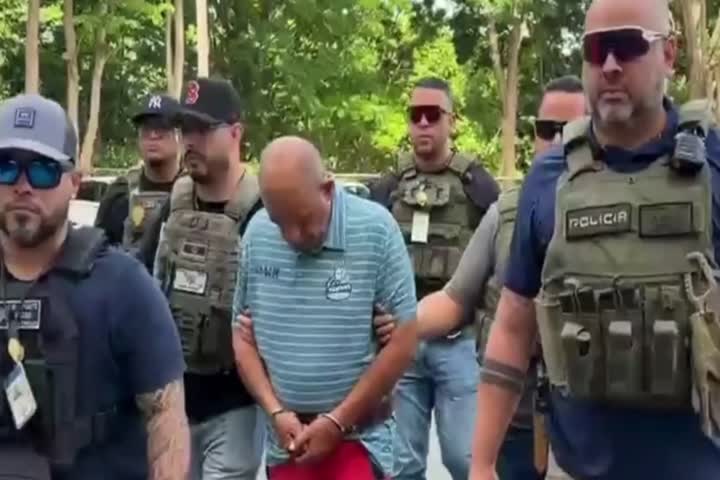 Video del momento en que llevan esposado al ?Mata Mujeres? que corrección dejo en la libre comunidad