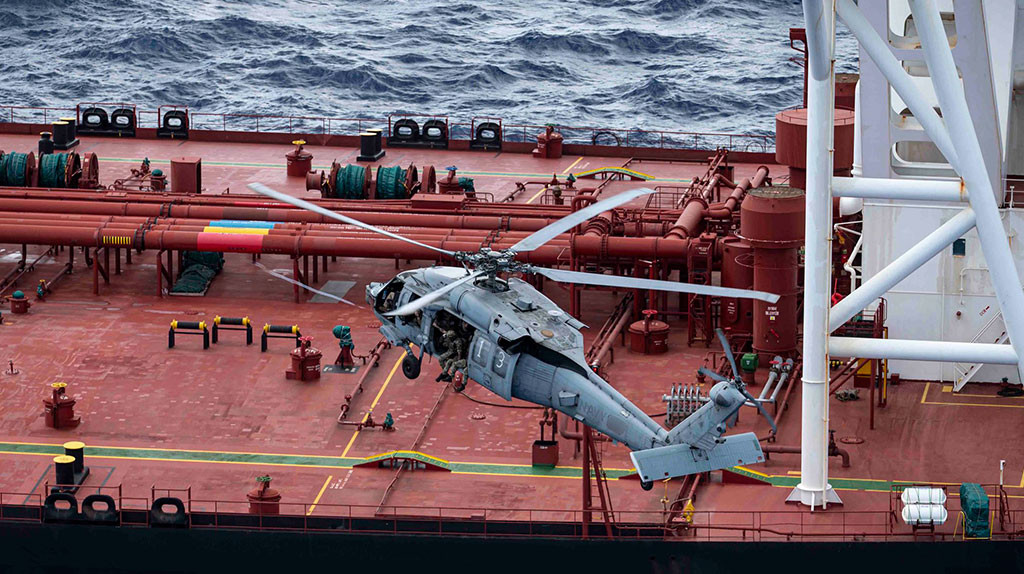 Video: En video operativo de Fuerzas de EE.UU. a petrolero que intentó desafiar el bloqueo de Trump