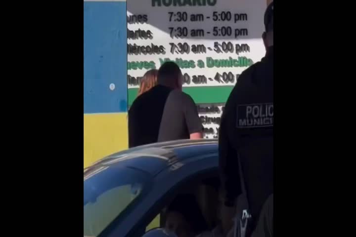 Video: Dos mujeres a las "Pecosas" en Hatillo y el guardia tranquilo dando si "Tikecito"