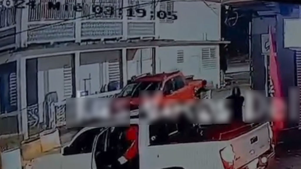 Video: Conductor logra escapa de intento de carjacking en la carretera #1 en Caguas