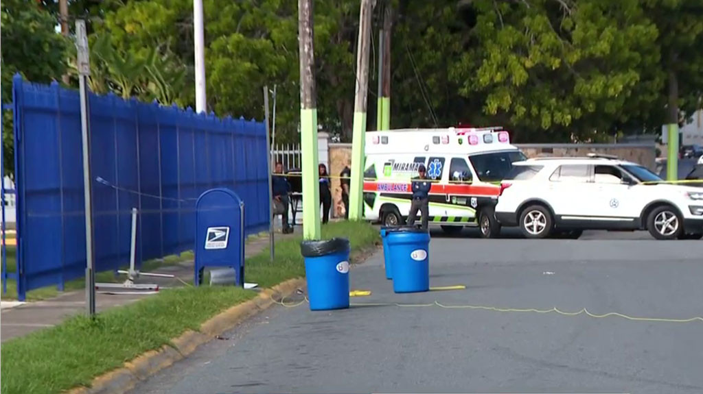 Video: Momento en que policía detona un artefacto sospechoso frente a correo de Barceloneta