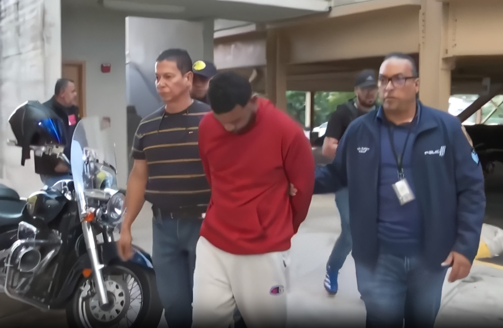Video: Se entrega tercer sospechoso de asesinato de productor musical en Caguas