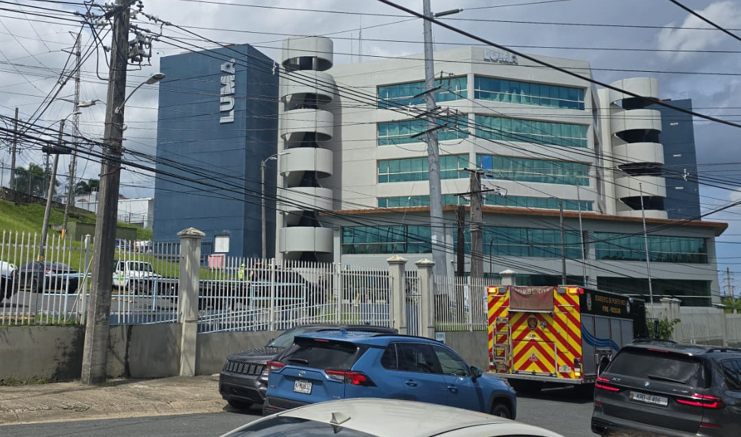 Video: Conductora se vuelta frente a oficinas de Luma en Rio piedras