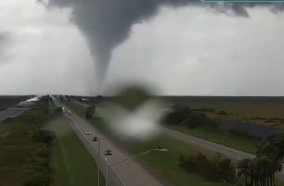 Video: Comienzan a formarse tornados en la Florida