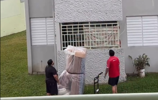 Video: Cuando vives en el "Case" en PR y el mueble que compraste no cabe por las escaleras