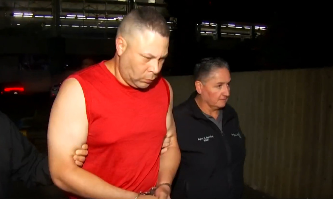 Video: Tanto esconderse para caer por irse a janguear a la playa