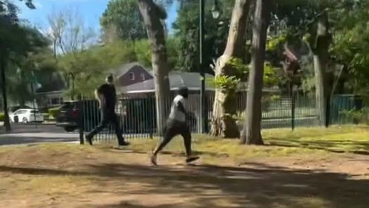 Video: Captado en video momentos de terror durante un tiroteo en un parque en New Jersey