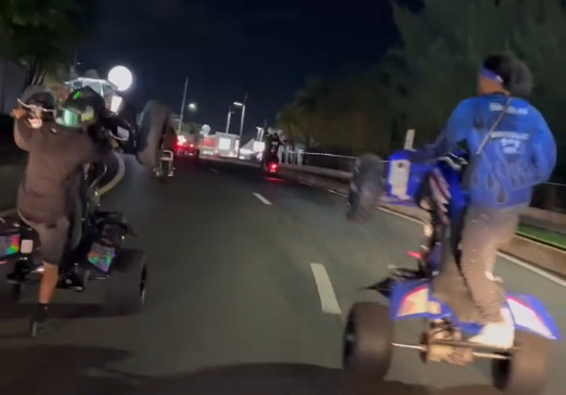 Video: Iban de payasos wheeleando en los four tracks y adivinen qué pasó