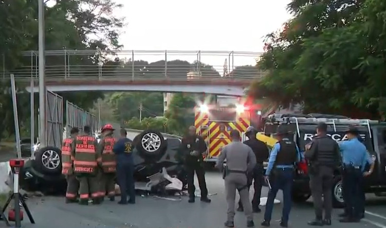 VIDEO:Hombre muere pillado debajo de carro tras accidente en Río Piedras