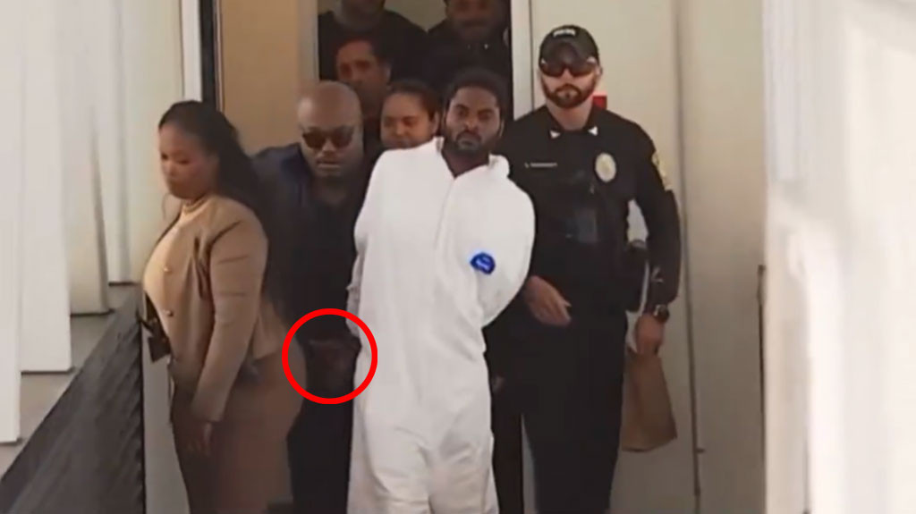 Video: Sospechoso de agresión sexual intenta tocar de forma indebida a detective tras su arresto en Miami-Dade