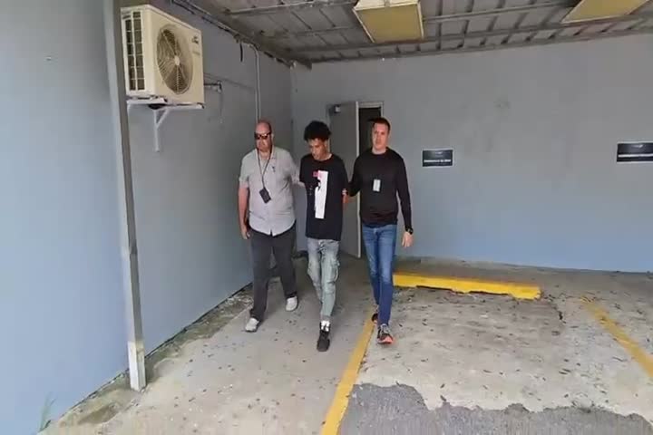 Video: Arrestan a hombre buscado por asaltar gasolinera en San Sebastián