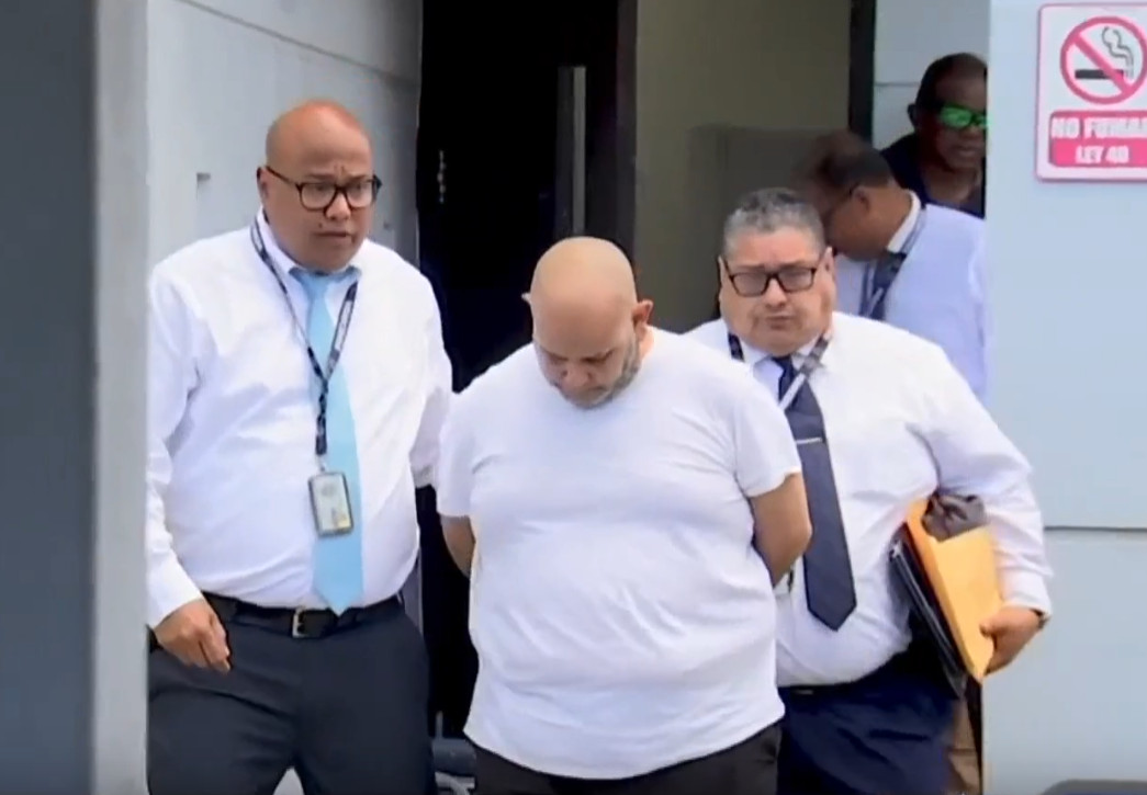 Video: Se entrega empleado municipal de Ponce involucrado en “hit and run”