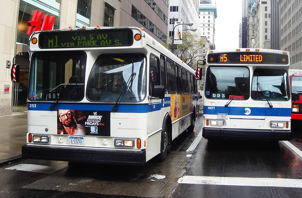 Video: Sujeto escupe a conductor de autobús en NY y miren lo que pasó
