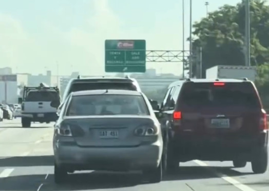 Video: Pelea de carros en expreso de Bayamón a San Juan