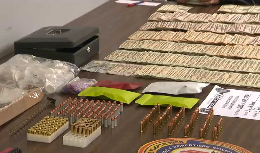 Video: Arrestan a dos mujeres y un hombre en allanamiento en Río Piedras