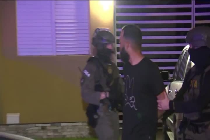 Video del momento en que llegan los federales a buscar a los del "Tesoro Enterrado" en PR