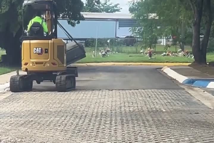 Video: Ciudadana capta impresionada como transportaban la caja de un muerto en cementerio de PR