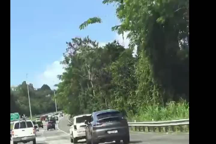 Video: Aparece Video que capta al conductor de la Porsche persiguiendo a la mujer en el expreso Las Americas antes de los disparos