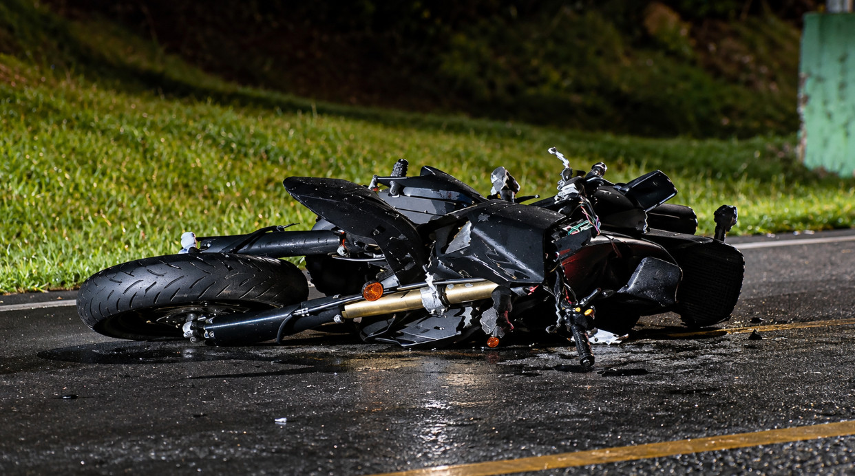 Video:Noche de accidentes en Bayamón y Toa Baja deja varios motociclistas heridos