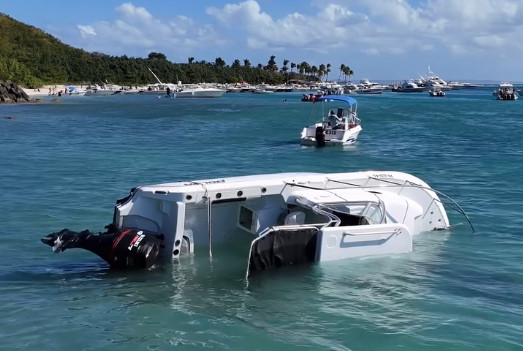 Video: Se le daño el fin de semana, dejó el bote encallado en Palomino