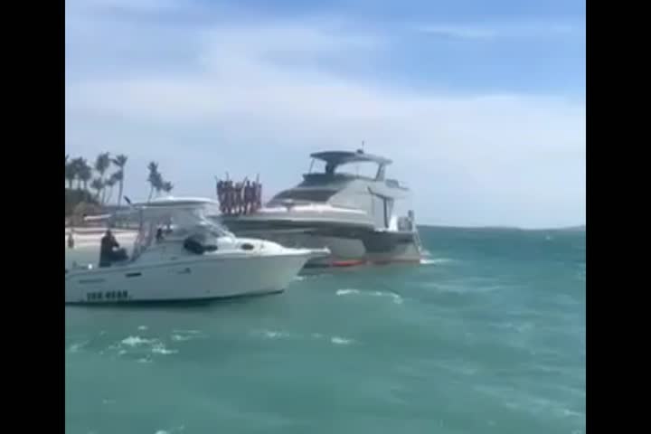 Video: Se encalla Bote de Raphy Pina en Palomino