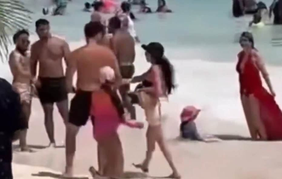 Video: Turista celoso golpea a mujer en una playa de RD pero los presentes le dan hasta pa llevar