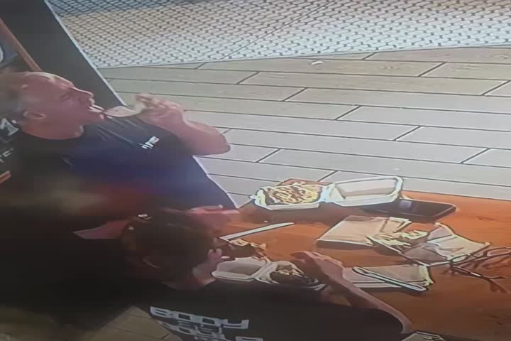 Video:Lo que hizo un cliente en un restaurante quedó grabado y desató críticas