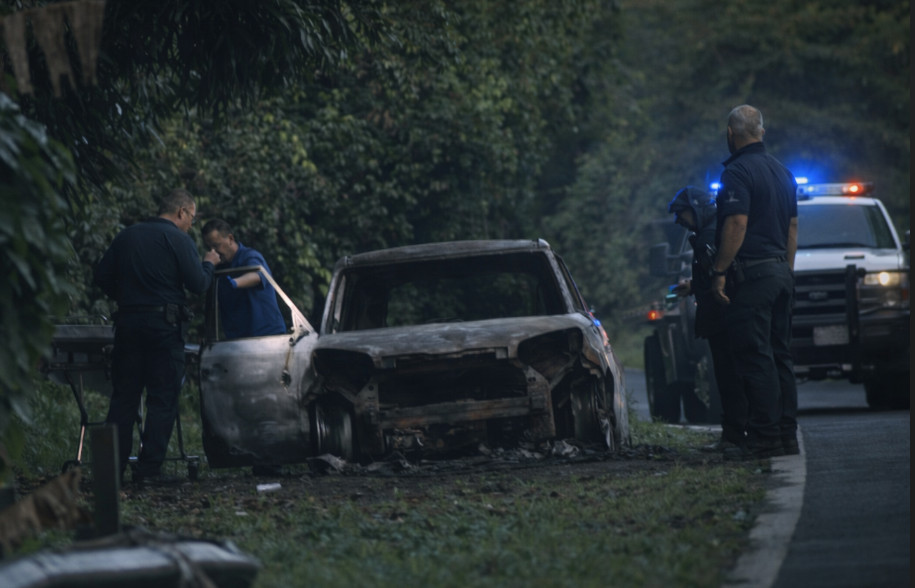 Video: Bomberos encuentran un cuerpo calcinado en interior de vehículo en Morovis