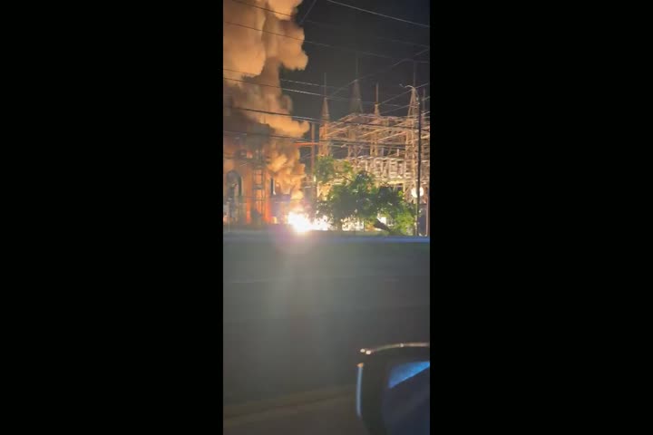 Video: Fuego de grandes proporciones en subestación de la Autoridad de Energía Eléctrica en Carolina, más de 200 mil clientes sin luz