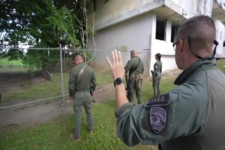 Video: Policía lleva a cabo un simulacro de tirador activo ren universidad de Rio Grande