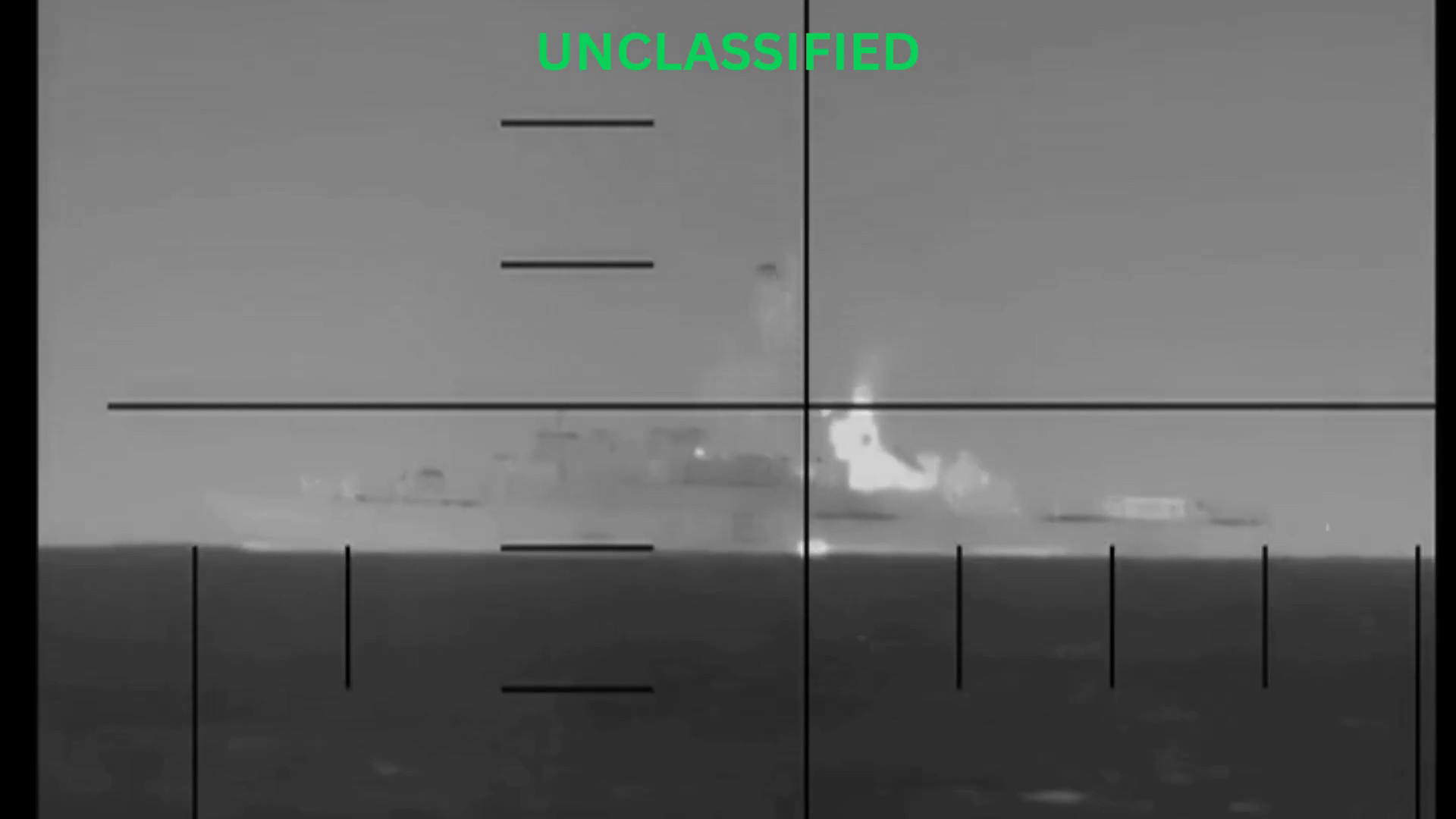 VIDEO: Momento en que un submarino de EE.UU. torpedea y hunde una fragata iraní