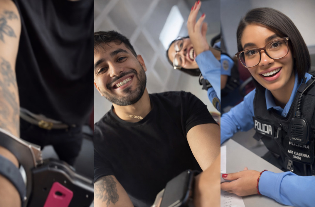 Video: Mujer policía en PR permiten que "Borracho" esposado vacile y grabe con ellas