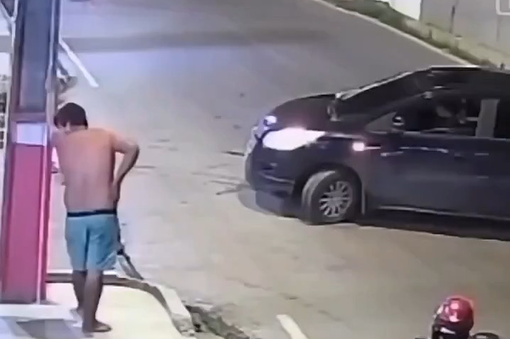 Video: Cada uno se baja de la moto como quiere