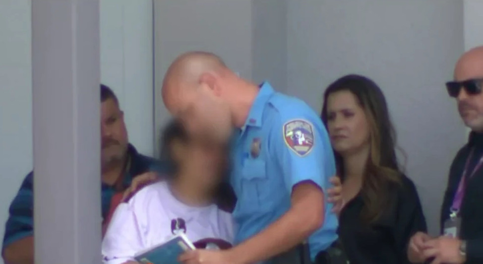 Video:Familiares alegan que mujer que apuñaló a su hijo enfrentaba problemas de salud mental