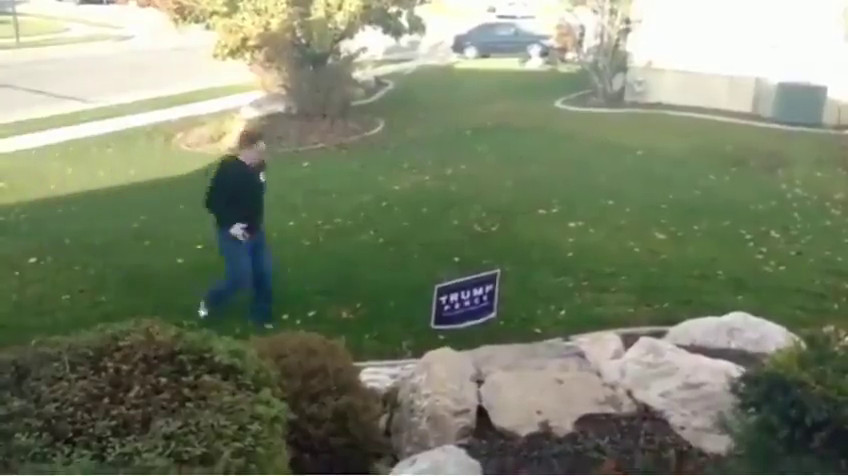 Video: Electrificó su cartel de apoyo a Donald Trump y adivinen que paso