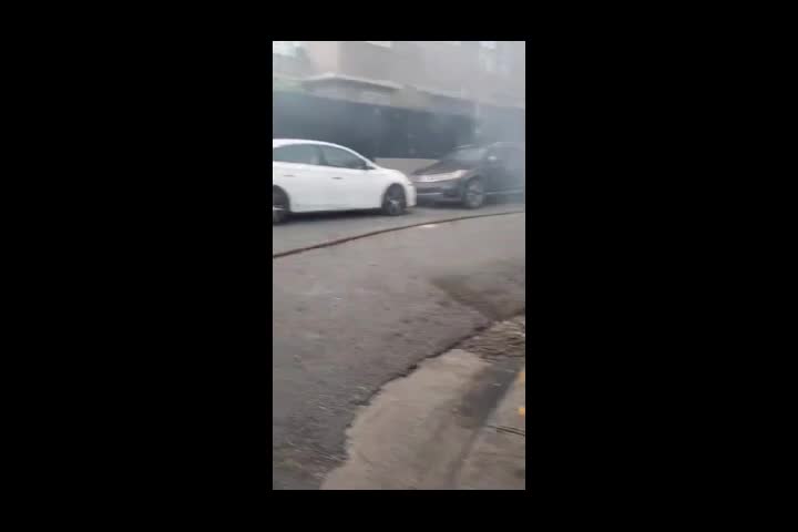 Video: Vehículo se prende en fuego en Santurce