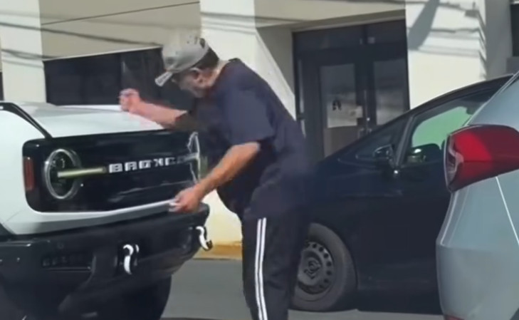 Video: Se pone guapo con conductor en Arecibo