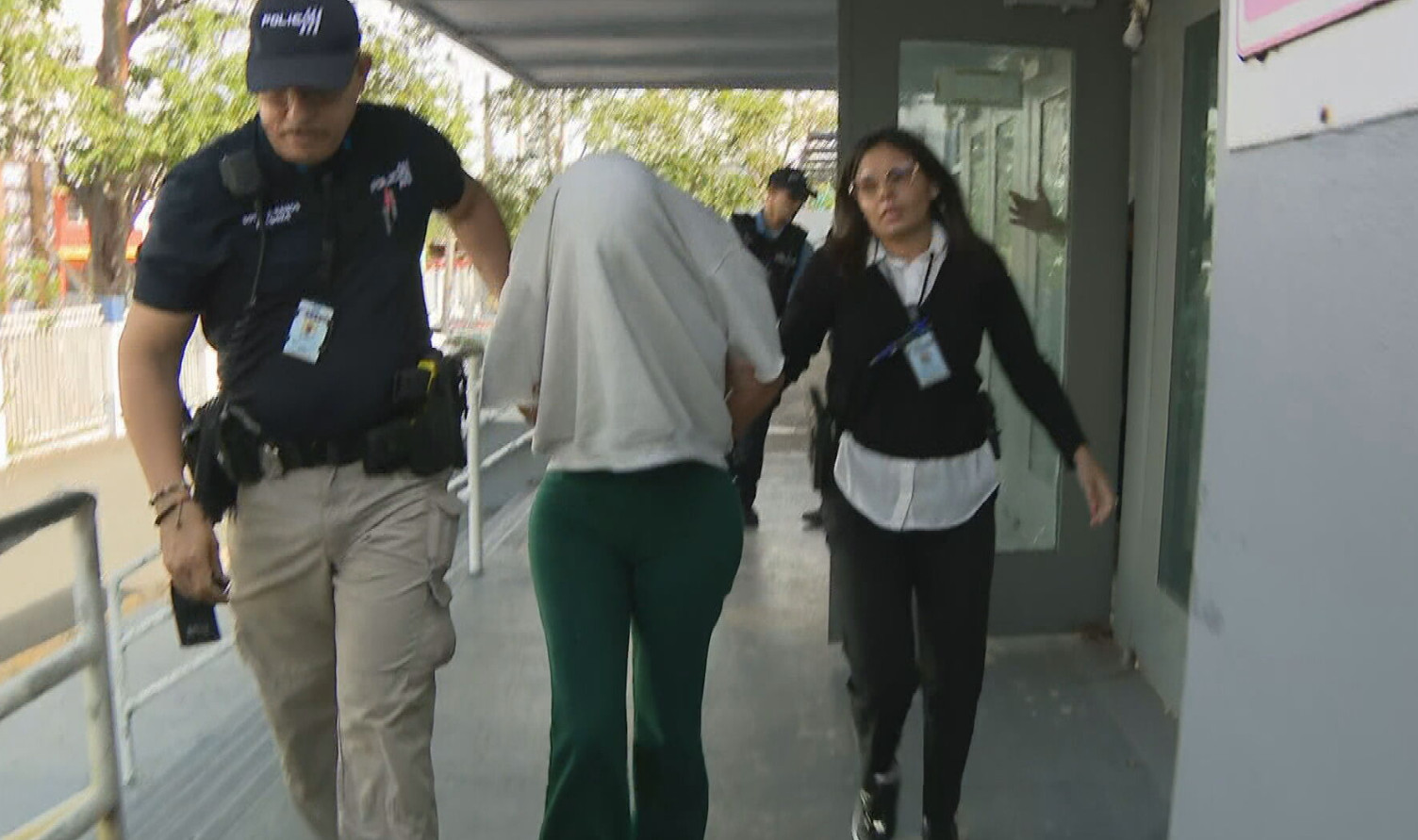 Video: Radican cargos contra madre que dejó a hijos solos en Bayamón